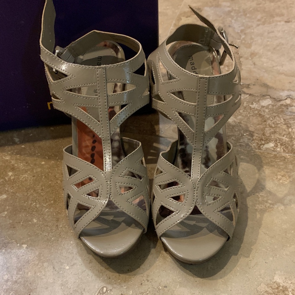 TAUPE/GREY MADDEN GIRL HEELS